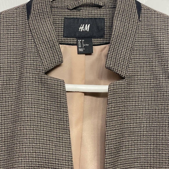 H&M Blazer - Picture 2 of 4